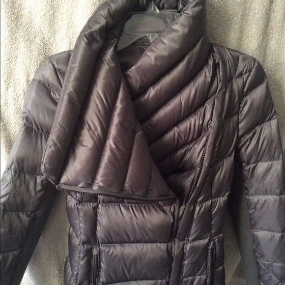 BCBGMaxAzria coat XS is excellent condition - Picture 2 of 8